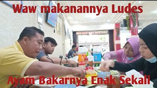 Makan bersama di warung Dapur Sedap Samarinda