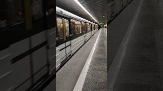 M3-as Metró Panda train