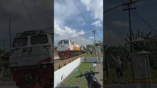 KERETA API PAPAndayan #keretaapi #railfans #arusmudik #railfans #viral