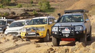 Mitsubishi Pajero Sport going on a rocky trail off-road