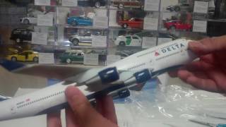 Flight Miniatures Delta 747-400 1/200 Scale Plastic Model