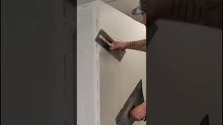 Drywall finisher coating an inside 90⁰ bead. #satisfying #drywallfinisher #hawkandtrowel