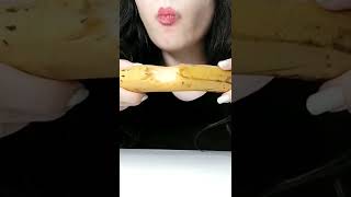 #shorts mukbang banana/موکبانگ موز /اسمر ایرانی /موز با پوست