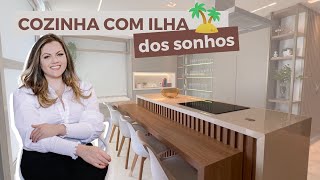 Cozinha com ilha em 24m²