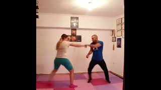 JEET KUNE DO TRAINING BRUCE LEE'S TACTIC FOR GIRLS