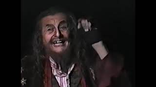 BARRY HUMPHRIES (1934-2023) in OLIVER! 1997 "Reviewing the Situation"