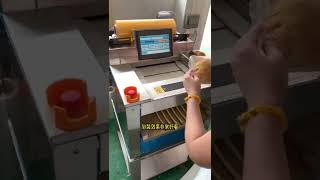 Cling film tray wrapping machine