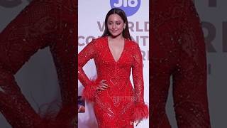 Oh My god.. Sonakshi Sinha Red dress me kyaa lag rahi hai ♥️| topninereview| Teri meri ye jodi