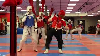 Taekwondo cho thiếu niên(P1) . Basic Taekwondo class for teenagers .