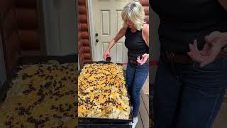 How to make nachos for a family of 20🤯