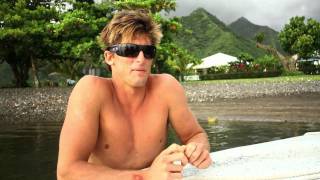 Bruce Irons surfs Teahupoo blindfolded