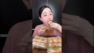 Mời mn ăn cuốn tôm zới e nha 🍤 #mukbang #cuontomthit #eating