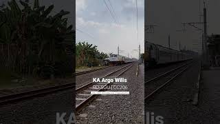 Kereta Api Argo Wilis Melaju di JPL 348 Sorowajan Yogyakarta #shorts