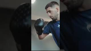 El Campeón Ilia Topuria en su entrenamiento para su pelea con Max Holloway