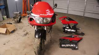 Rebuilding an abandoned 1999 Suzuki GSX-R 750 With a Blown Engine. Pt.1 Esp.606 #suzukigsxr750