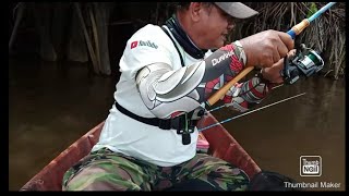 Tarikan keras didasaran air sungai yg dalam// Mancing udang galah.