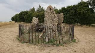 Rollright Stones, Whispering Knights