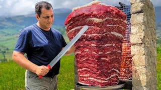 Construyendo una Parrilla Para Asar Carne de Tamaño Monstruo y Alimentar a Todo El Pueblo