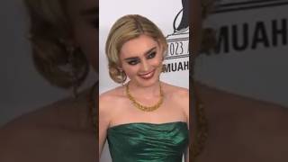 📸 The gorgeous Meg Donnelly stuns in a green dress whilst posing for Paparazzi on the Red Carpet 😍