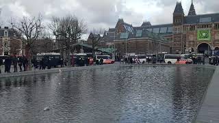 Duizenden mensen manifesteren voor de vrijheid in Amsterdam