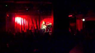 Carl-Einar Häckner sings a song with Google in SOHOtheaterLondon