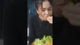 ASMR eating salad with raw shrimp #asmr #mukbang #crab #food