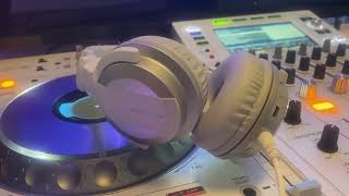 Pioneer DJ HDJ CUE1BT On Ear Bluetooth DJ Headphone Review, Great in the studio and DJing live event