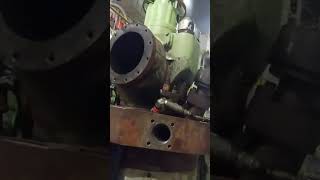 How to Overhaul the Main Engine Piston of a Ship (Brief Video)