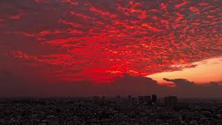 Langit jingga kemerahan, pantauan udara indahnya sunset di kota medan, 20 Oktober 2024