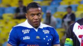 Julio Baptista diz a Cris para Vasco fazer logo o terceiro gol contra o Cruzeiro.