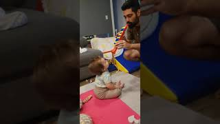 He got her under a spell 🤣 #funnybabyvideos #shorts #babywithdad