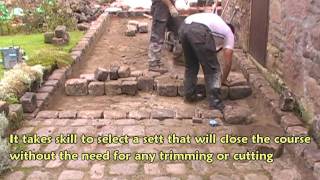 Laying gritstone setts