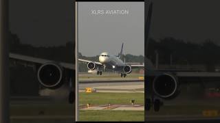 A321NEO Fights Crosswinds at ORD