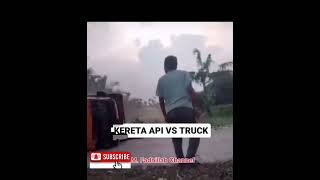 Tabrakan Kereta Api Vs Truck Pasir di Perlintasan Jalan Megawati Arah tol Binjai 🚅 #keretaapivstruck