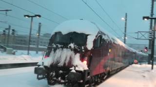 ÖBB Railjet 362 im verschneiten Salzburger Hbf