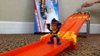 Hot Wheels crash in Slow Motion Race Cars Crash in Slow Mo