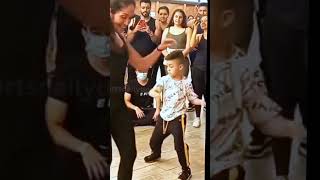 Alumno supera a Maestra?  Bailando como los grandes