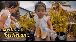 MEMBERI MAKAN TANAMAN 🤔|Cute Baby Gardening 🌾 | ZAHWA KIDS