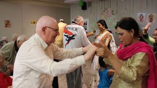 Aged care residents embrace Bollywood