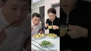 😂🍴 Hilarious Cooking Clash: Who Will Win – Husband or Wife? Don't Miss the Fun! #FunnyVideo #short