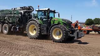 lohnunternehmen blunk beim Bahn wässern mit einem fendt vario 936 und kaweco güllefass in raden