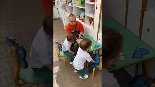 Dad and the twins find a free table anywhere 😄 #dwarf #husbandwife #family #twins #viralvideo