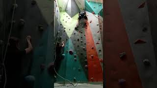 Скалодром.Трасса первая. Впервые#climb#sports#скалолазание#силапальцев#силахвата