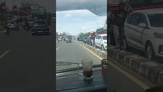 kasian suami istri dorong mobil #ytshorts #trending #viral #shortvideo #youtubeshorts