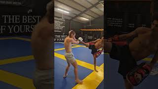 🥊😎 #kickboxing #muaythai #mma #ufc #martialarts #shorts #short #youtubeshorts #shortvideo #viral