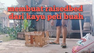 membuat raised bed dari kayu bekas peti buah