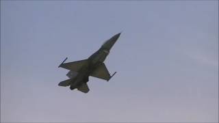 Pokaz dynamiczny F-16 w 22. Bazie Lotnictwa Taktycznego w Malborku 20.08.2016 r.