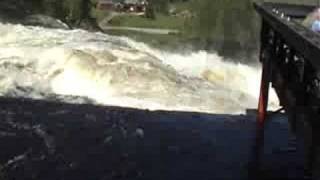 Haugfossen i vår-raseri / Haugfossen waterfall