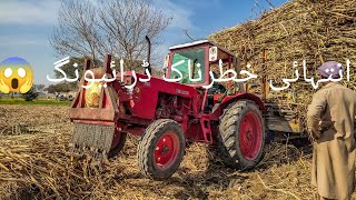 Telented Pakistani Tractor Driver ||  Amazing Tractor Driving Skills || Driver ne Kamal Kr Dya