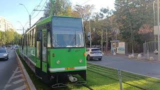 Tramvaiul V3A-93-PPC #227 pe linia 25 sosind in statia Cimitirul Evreiesc